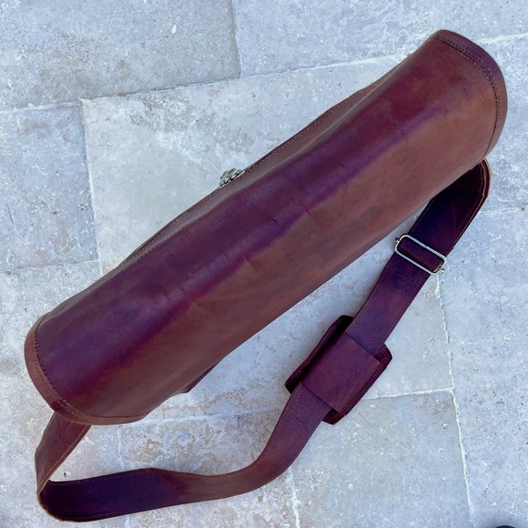 Handcrafted Artisan • Goat Leather Laptop/Book Messenger Bag - Picture 5 of 9